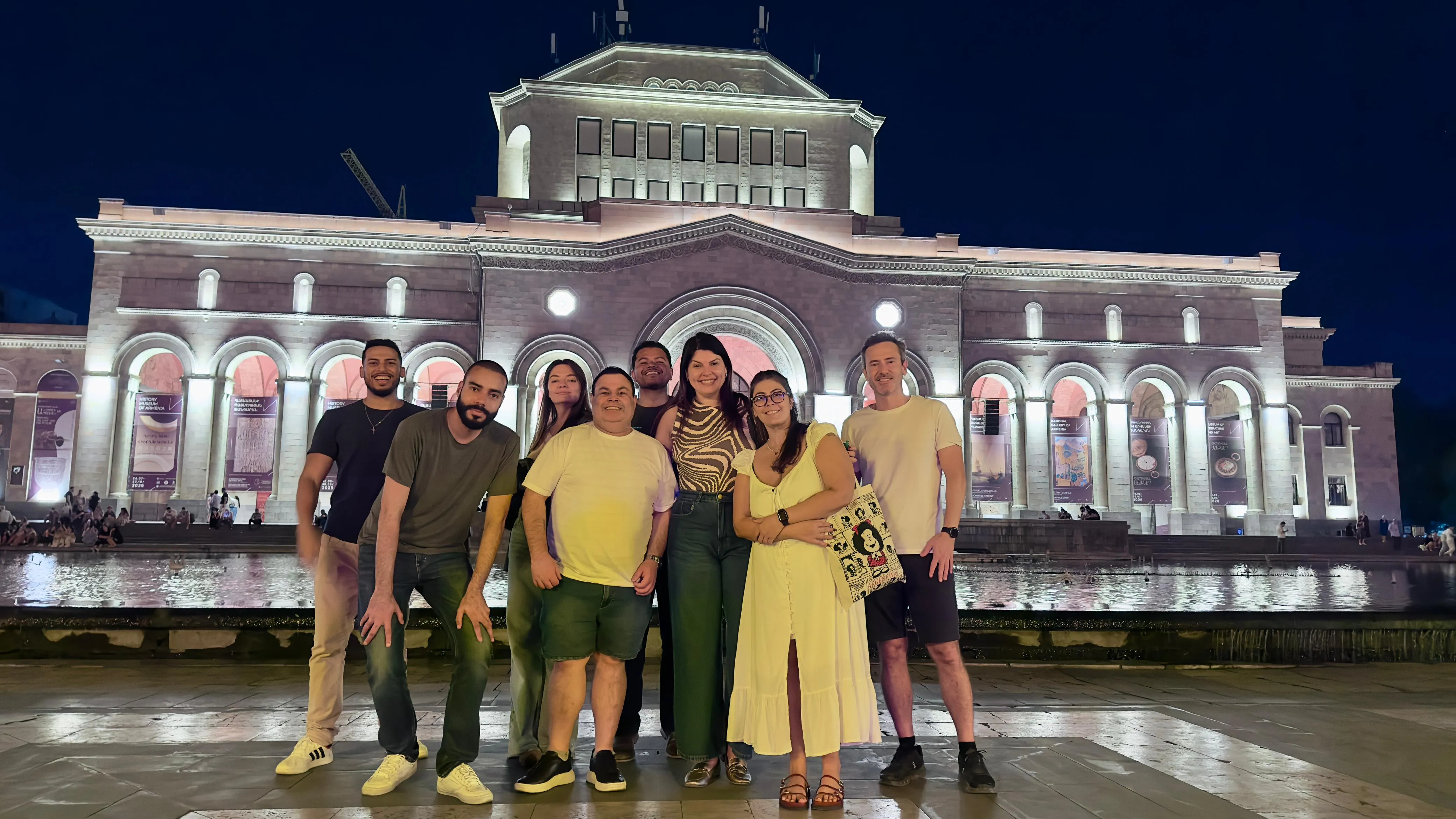 Equipe reunida para uma foto da viagem.